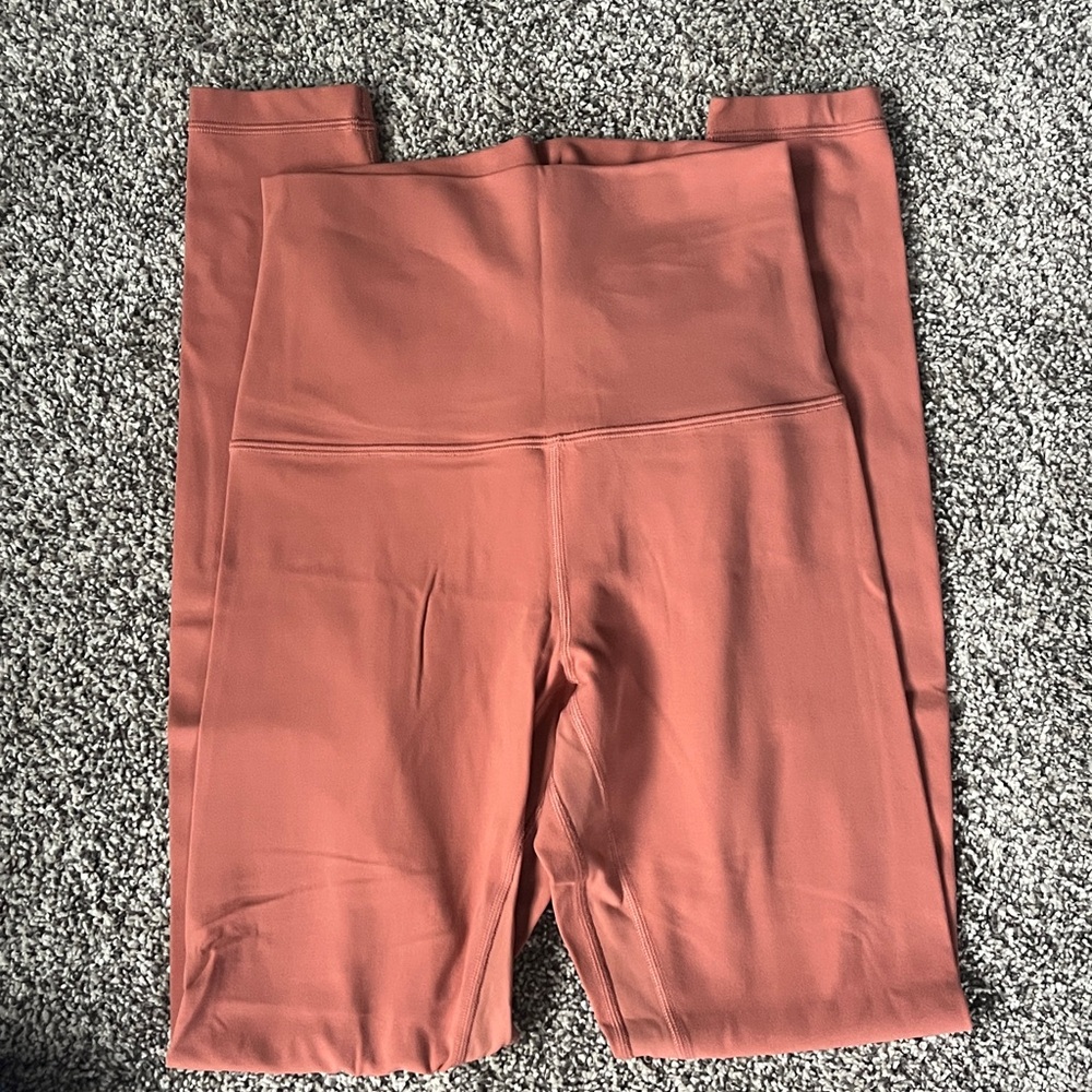 Align leggings.